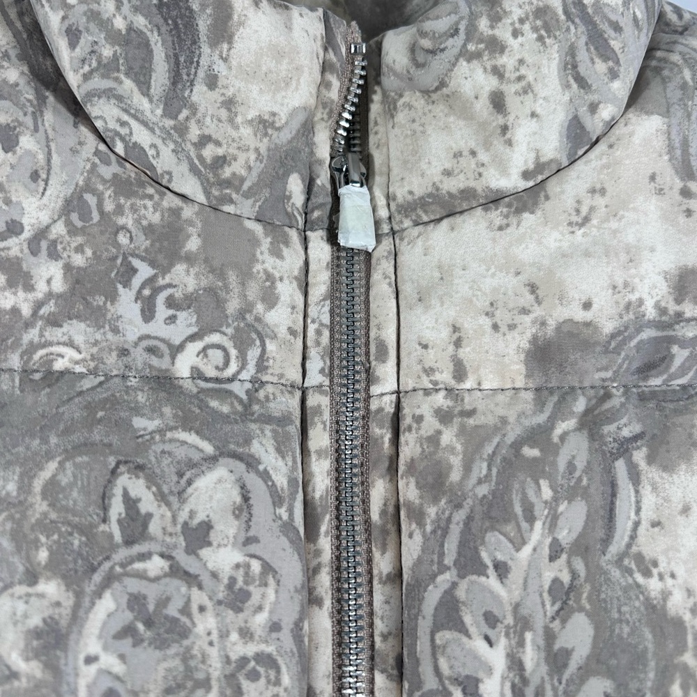 Isaac Mizrahi Live SoHo Paisley Puffer Vest Taupe Cream Outdoor Buttery Soft L - Picture 3 of 6